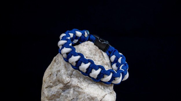 Pulsera trenzada de paracord