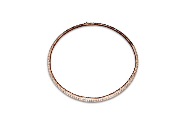 Pulseras de oro y plata sobre un fondo blanco con topacio y diamantes