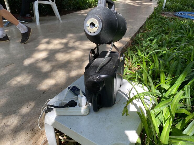 Foto pulverizador de nano niebla de alcohol para la limpieza de manos para evitar la propagación del virus de la corona covid 19