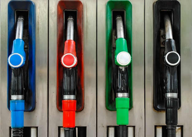 Pumpendüsen mit unterschiedlichen Brennstoffen an der Tankstelle