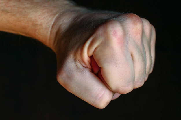 Foto punho como símbolo de artes marciais e agressão