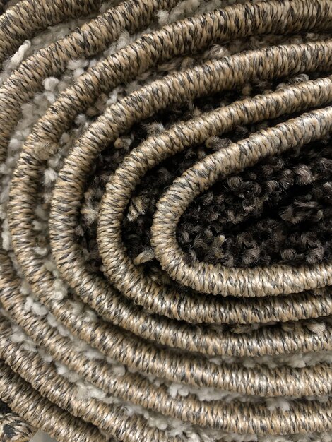 Puntada overlock en el borde del producto de tela y lana