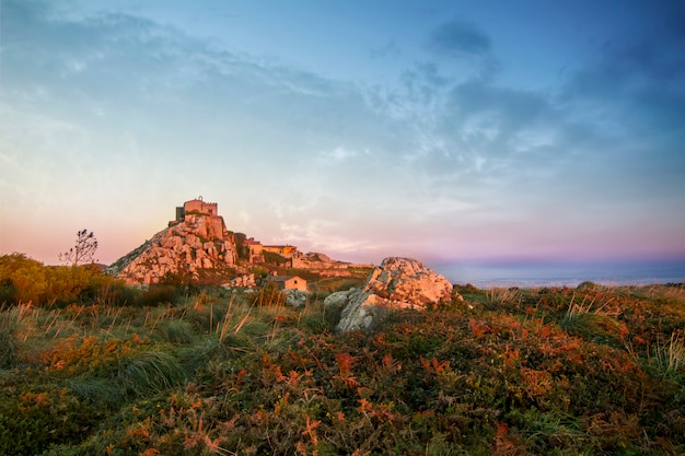 El punto de vista más alto de la región de Sintra, Santuario da Peninha, Portugal.