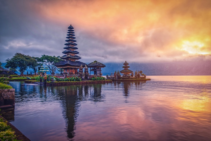 Foto pura ulun danu bratan (em inglês)