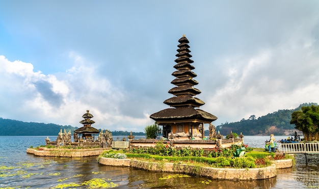 Pura Ulun Danu Bratan, un famoso templo en Bali, Indonesia