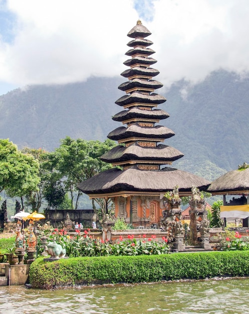 Pura Ulun Danu Bratan (en inglés)