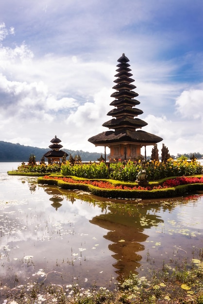 Pura Ulun Danu Bratan templo hindu na ilha de Bali Indonésia