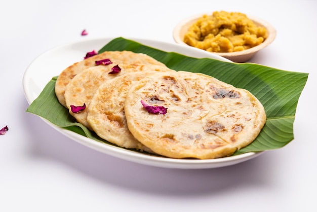 Puran poli Puran roti Holige Obbattu o Bobbattlu es pan plano dulce indio de Maharashtra