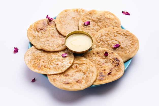 Puran poli Puran roti Holige Obbattu ou Bobbattlu é pão doce indiano de Maharashtra