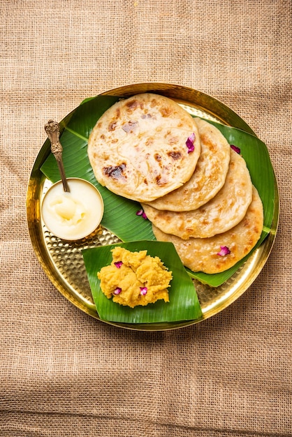 Puran poli Puran roti Holige Obbattu ou Bobbattlu é pão doce indiano de Maharashtra