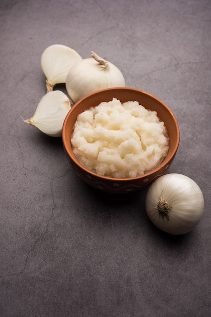 Puré de cebolla blanca o pasta Safed Pyaj ka, importante ingrediente alimentario