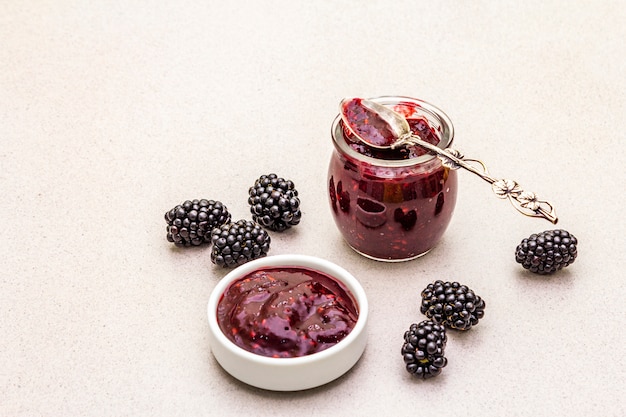 Puré de frutas caseras orgánicas saludables