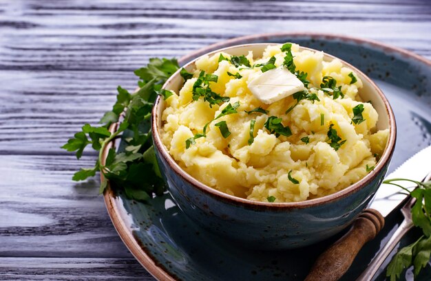 Puré De Papas En Un Tazón Azul