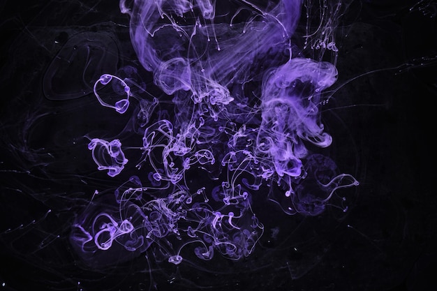 Púrpura lila humo multicolor fondo abstracto pintura acrílica explosión submarina