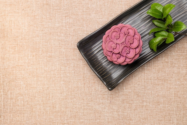 Purpurroter japanischer Jamswurzelmondkuchen