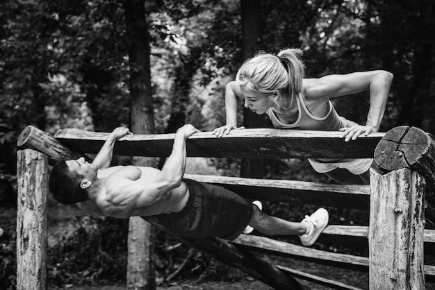 Pushups und Pullups