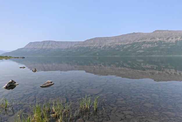 Putorana Plateau ein nebliger Dunst über dem See