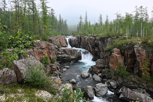 Putorana Plateau ein Wasserfall am Grayling Stream