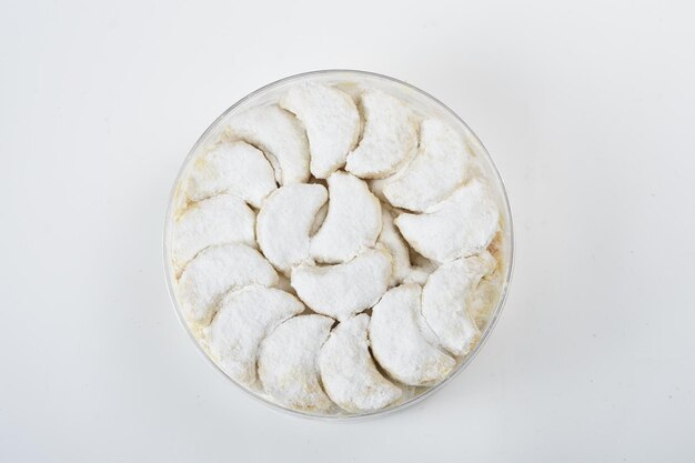 putri salju ou Snow Whitecookies são biscoitos indonésios em forma de crescente. revestido com açúcar em pó