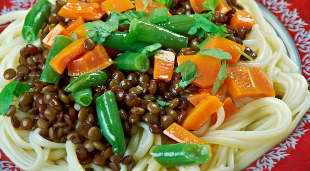 Puy Linsenbolognese mit hausgemachter Pasta.