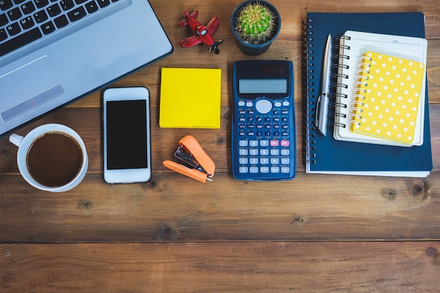 Foto py space.op vista de la oficina de cosas o escritorio de negocios y espacio de copia.