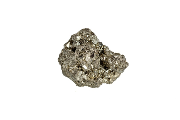 Pyrit Garnet Mineralstein Makro auf weißem Hintergrund Nahaufnahme