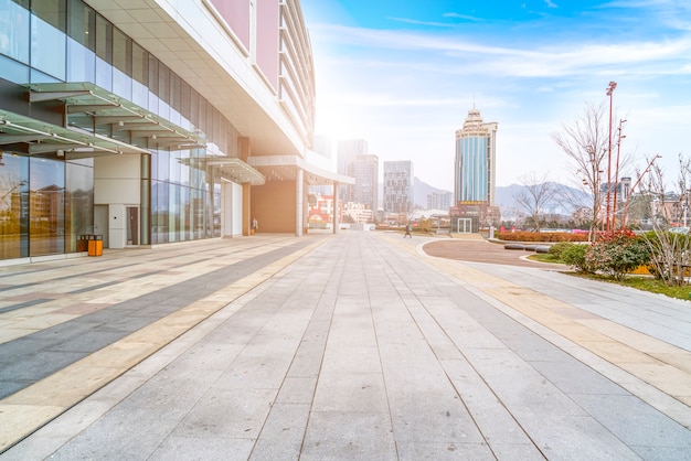 Qingdao centro da cidade construindo paisagem e horizonte urbano