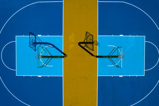 Quadra de basquete ao ar livre de tiro aéreo