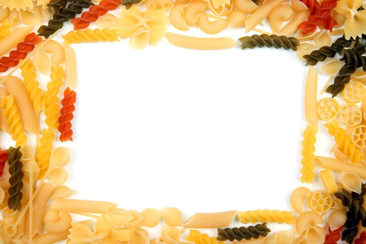 Foto quadro de massa italiana em um fundo branco. produtos de farinha na cozinha