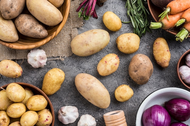 Foto quadro de vegetais naturais na mesa