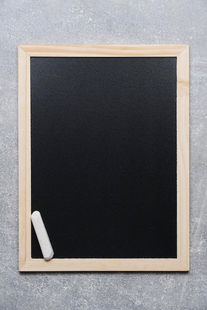 Quadro negro com parede de concreto cinza de fundo de giz