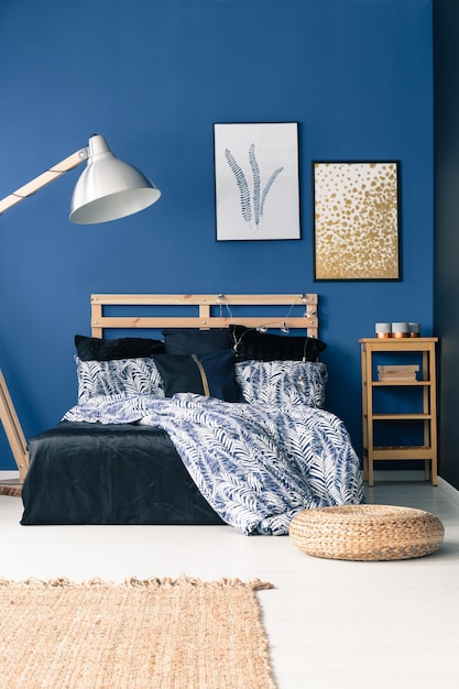 quarto com parede azul