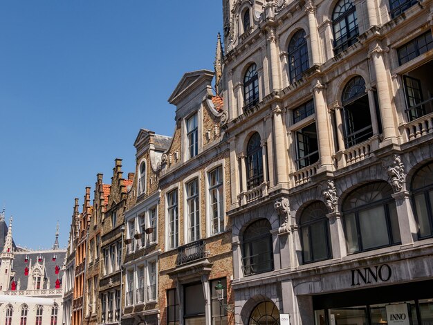 Qué hermosa es Bruges en Bélgica.