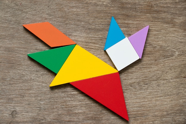 Quebra-cabeça tangram colorido