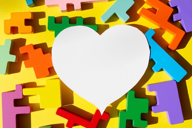 Foto quebra-cabeças, dia mundial da conscientização do autismo, copie o espaço no coração branco