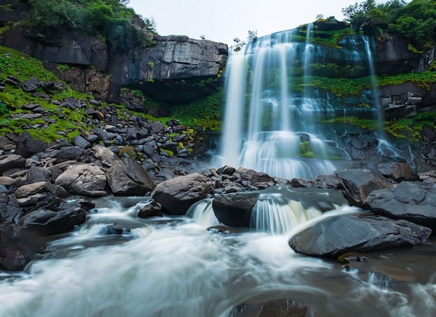 queda de água da grande montanha