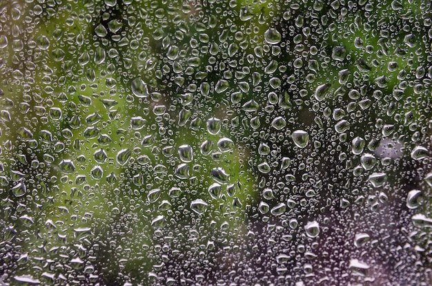 Queda de chuva no pára-brisa durante a chuva