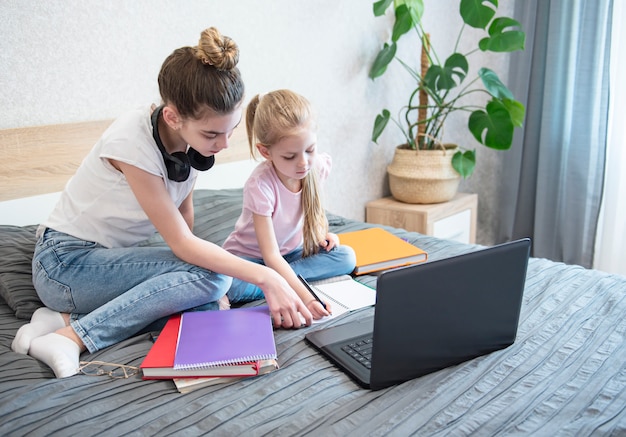 Quédate en casa. Educaciones en línea.