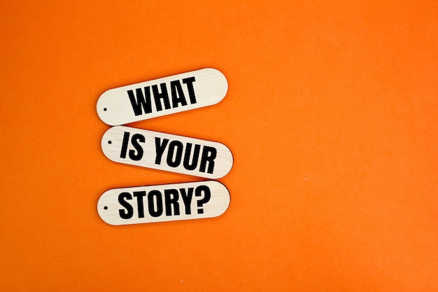 Quédese con la palabra interrogativa ¿Cuál es su historia? preguntando sobre la historia y la marca de la empresa Entrando
