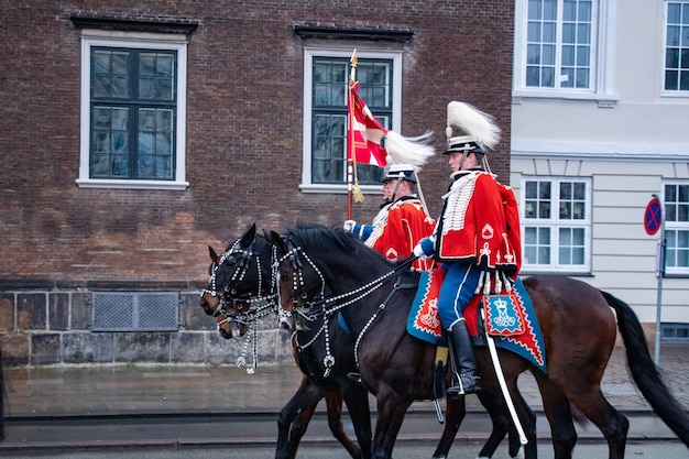 Queens Guard Knight Reitpferde in den Straßen von Kopenhagen, Dänemark