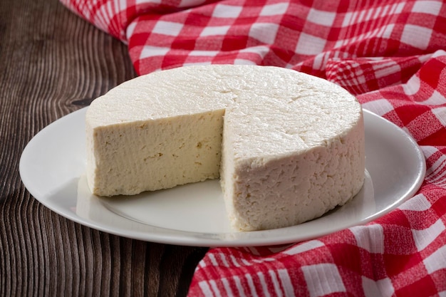 Queijo branco típico brasileiro conhecido como queijo minas