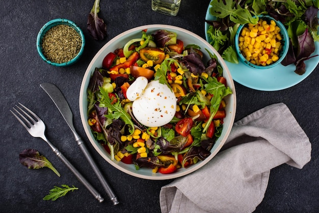 Queijo burrata com salada de legumes