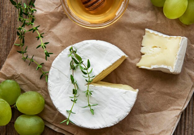 Queijo Camembert com lanches