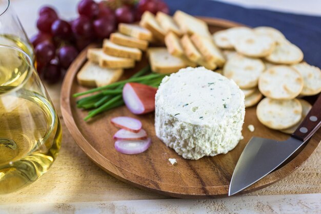 Queijo cremoso de sabor suave com cebola e cebolinha.