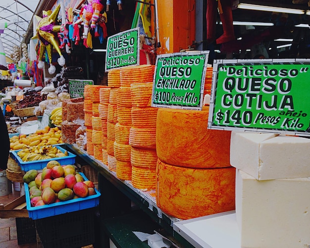 Foto queijo de cotija para venda no mercado