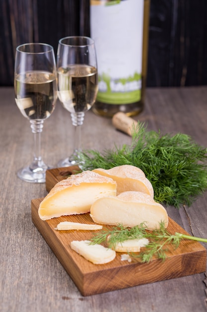 Queijo e vinho branco