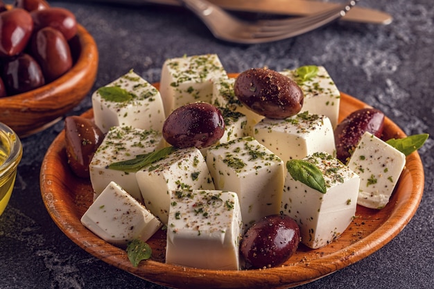 Queijo feta grego com orégano e azeitonas