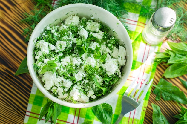 Queijo fresco com espinafre e ervas