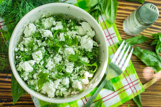 Queijo fresco com espinafre e ervas