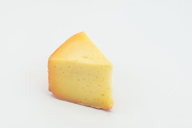 Queijo isolado em branco